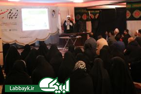   همایش زیر پرچم امام حسین (ع) با حضور زائرین دانشگاهی در کربلای معلی برگزار شد